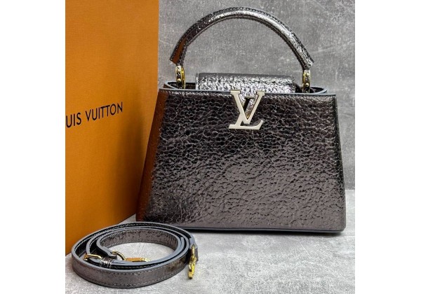 Сумка Louis Vuitton Capucines BB Grey Metallic